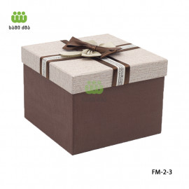 სასაჩუქრე ყუთი 23.5x23.5x17.5